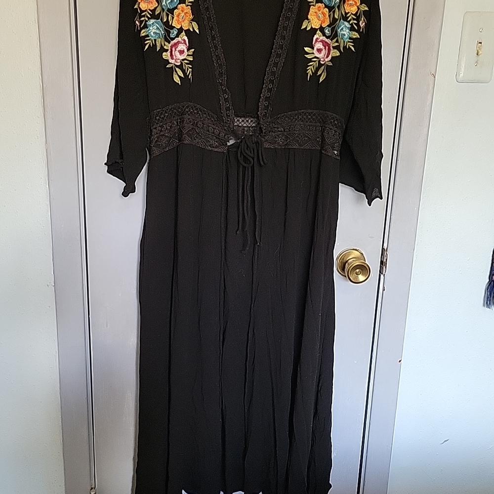 Umgee Kaftan Muumuu Black Floral Embroidered With Lace Sz Small